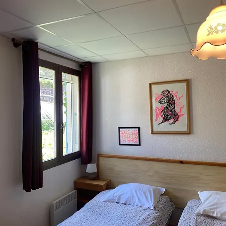 Bed & Breakfast Mas Lluganas 3*