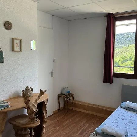Mas Lluganas Bed and breakfast Mosset